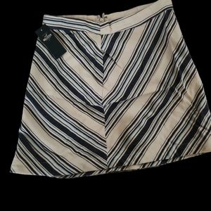 Women's Hollister brand sz 1 miniskirt tan and navy chevron print